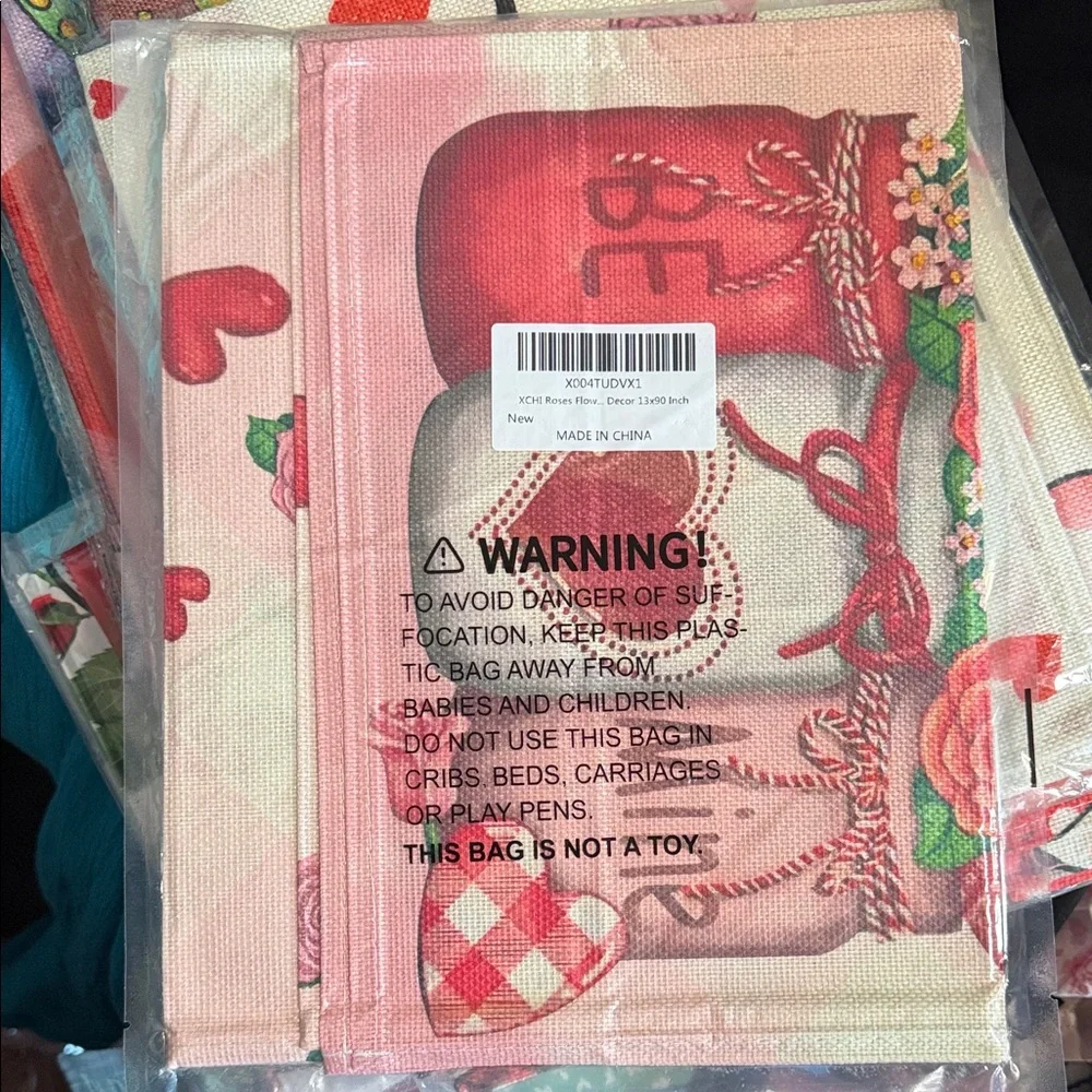 Valentine Floral‎ Jar Table Runner - Pink & Red Heart Design NWT 13x90 inch.